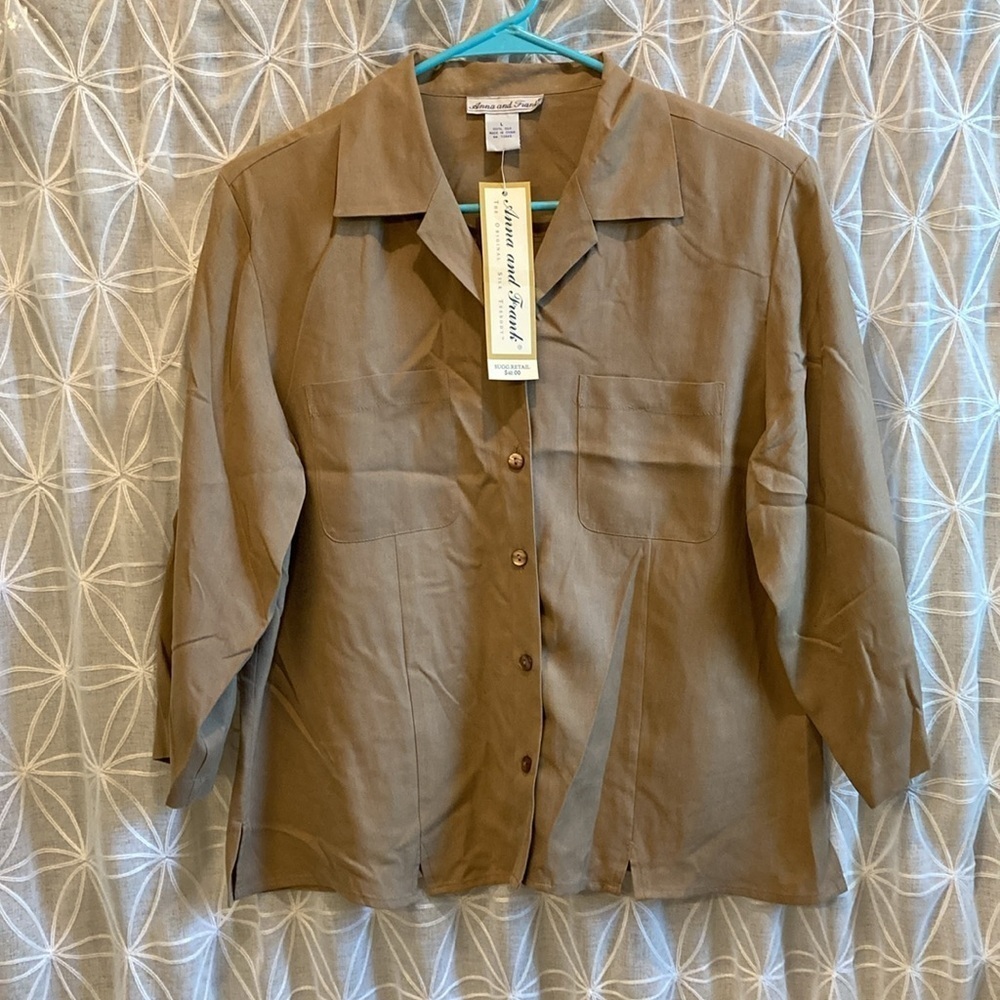 NWT Anna and Frank Silk Button Down Top